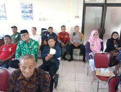 Bhabinkamtibmas Kelurahan Kebon Kosong Menghadiri Rapat Koordinasi RT, RW, Dan LMK Bersama Dengan 3 Pilar