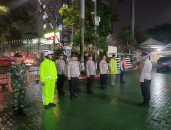 Kapolsubsektor Mangga Dua Selatan Pimpin Apel Oprasi Cipta Kondisi Malam Hari Bersama Tiga Pilar
