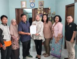 Bhabinkamtibmas Pasar Baru Hadiri Undangan Penggabungan RT 008 di Kelurahan Pasar Baru