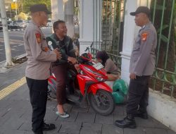 Unit Patroli Samapta Polsek Metro Gambir Patroli Dialogis di Wilayah Monas