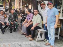 Tingkatkan Sinergitas TNI – Polri Jelang Pilkada Bhabinkamtibmas Cempaka Putih Timur Bersama Babinsa Sambangi Warga