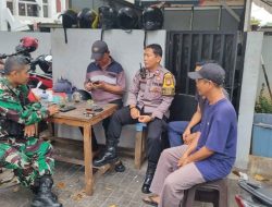 Jelang Pilkada DKI Bhabinkamtibmas Dan Babinsa Karet Tengsin Patroli Dialogis Dan Sambangi Petugas Keamanan Kedai Swadarma