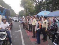 Panit Binmas Polsek Sawah Besar dan Tiga Pilar Gelar Apel Antisipasi Parkir Liar dan PKL di Masjid Istiqlal