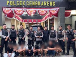 Tim Patroli Polres Metro Jakarta Barat Gagalkan Tawuran, 8 Remaja Diamankan Berikut Sajam Celurit dan Panah.