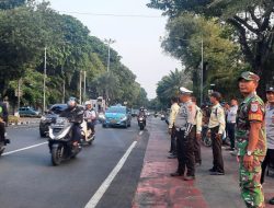 Panit Sabhara I Polsek Sawah Besar dan Tiga Pilar Gelar Apel Antisipasi Parkir Liar dan PKL di Masjid Istiqlal