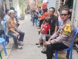 Bentuk Kepedulian Bhabinkamtibmas Kelurahan Kampung Rawa Takziah Ke Rumah Warga Yang Meninggal