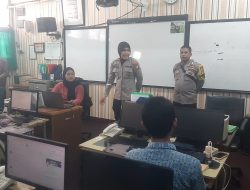 Bhabinkamtibmas Polsek Pademangan Bersama Mahasiswa Mengajar Bahaya Tawuran dan Narkoba di SMKN 23 Jakarta