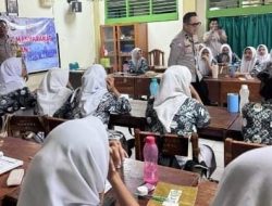 Sosialisasi Dan Deklarasi Anti Tawuran Polsek Johar Baru Di Sekolah SMK Negeri 14 Jakarta.