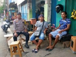 Sambang Pedagang Makanan Burung Bhabinkamtibmas Kelurahan Galur Berikan Imbauan Kamtibmas