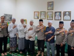 Kapolsek Metro Penjaringan & Jajaran, Melaksanakan Sholat Subuh Berjemaah Di Masjid Kramat Luar Batang