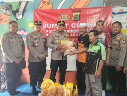 Jumat Curhat dan Jumat Berkah Polsek Pademangan Bagikan Sembako di Rumah Belajar Kampung Muka RT 009/004 Kelurahan Ancol