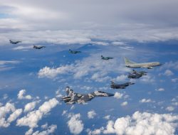 Menuju Solo, Presiden RI ke-7 Jokowi Dikawal Delapan Pesawat Tempur TNI AU