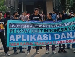 LEMKASI DEMO DI DEPAN CAPITAL PLACE, TUNTUT USUT TUNTAS DUGAAN KETERLIBATAN APLIKASI DANA Pada Kasus Transaksi Judi Online