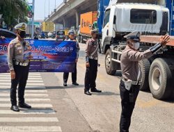 Sat Lantas Polres Metro Jakut Berikan Himbauan Kamseltibcar dalam Operasi Zebra Jaya 2024