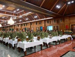 Panglima TNI Hadiri Jamuan Makan Malam Kabinet Merah Putih di Akmil