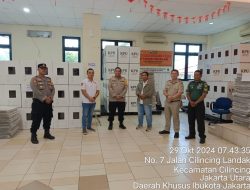 Polsek Cilincing Bersama Unsur Tiga Pilar Pengecekan Gudang Logistik PPK Cilincing dan Posko Pilkada 2024 di Kecamatan Cilincing