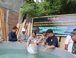 Polresta Cirebon Bagikan Bibit Cabai, Ikan, dan Bioflok di Desa Trusmi Kulon