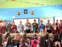 Polresta Cirebon Berikan Makan Bergizi Gratis kepada Siswa Sekolah