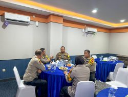Kapolresta Cirebon Terima Kunjungan Pejabat Utama Polda Jabar di Pos Terpadu GT Palimanan