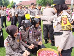 Kapolresta Cirebon Pimpin Upacara Korps Rapot Kenaikan Pangkat Periode Januari 2025