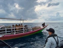 KN. Ular Laut-405 Bakamla RI Selamatkan Kapal Terombang Ambing di Laut Flores