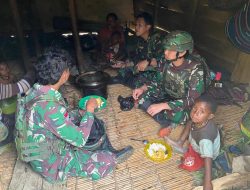 Satgas Yonif 715/Motuliato bangun silaturahmi yg baik dengan masyarakat.