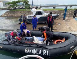 Bakamla RI Evakuasi Jenazah yang Mengapung di Perairan Cilegon