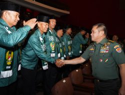 Wujud Penghargaan kepada Anggota, Kasad Berangkatkan 302 Calon Jamaah Umroh