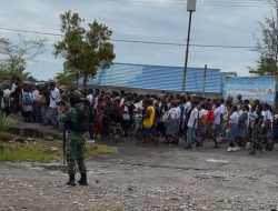 Kodim 1715/Yahukimo Amankan Demo Front Aliansi Pelajar Yahukimo Tolak Program Makan Bergizi