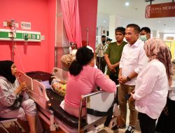 PJ Gubernur Jabar Bey Machmudin Jenguk Korban Kecelakaan Beruntun di RSUD Ciawi