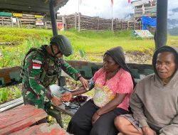 Satgas Yonif 715/Motuliato, Pos Tirineri Laksanakan Kegiatan Pemberian Kesehatan Kepada Masyarakat di Papua