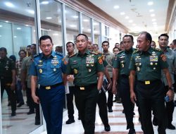 Panglima TNI Dampingi Wamenhan RI Ikuti Rapat Kerja dengan Komisi I DPR RI