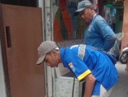 Kasatpel SDA Kecamatan Penjaringan Jakarta utara, Memperbaiki Got Mampet Yang Menjadi Keluhan Warga.