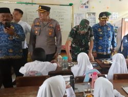 Kegiatan Simbolis Makan Sehat Bergizi SPPG, dilaksanakan di SDN Gudang 1 Tanjung Sari