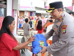 Bakti Sosial Ramadhan Berkah Kapolres Bagikan Sembako di Muara Angke Jakarta Utara