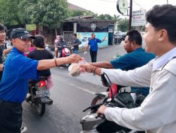 PWI Pokja Walikota Jakarta Utara & Introcoffee Berkolaborasi Bagikan Takjil di Bulan Ramadhan