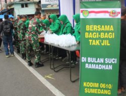 Paguyuban Sosial Marga Tionghoa Indonesia di Sumedang Bagikan Takjil Bersamaan Kodim 0610