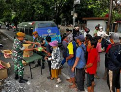 Dalam Rangka Memperingati Bulan Suci Ramadhan Arhanud 6/BAY Gelar Kegiatan Sosial Membagikan Takjil ke Masyarakat.