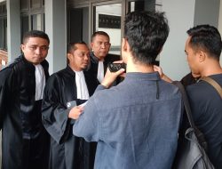 Penasehat Hukum terdakwa Kades Wanakerta,Tumpang Sugian mengajukan Eksepsi