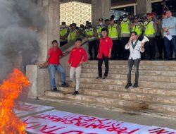 Cipayung plus yang terdiri dari HMI, LMND, & PMII gelar aksi damai sampaikan penolakan Revisi UU TNI