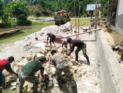 Dedikasi Satgas Yonif 501 Kostrad Gotong Royong Bangun Gereja di Kampung Sorry