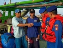 Polisi Baik Satpolairud Polres Kepulauan Seribu Patroli Laut, Ciptakan Wisata Aman dan Nyaman