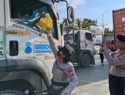 Polres Pelabuhan Tanjung Priok Jakarta Utara, Memberikan Sembako ke Para sopir Yang Melintas