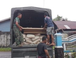 Satgas TMMD Ke-124 Kodim 1501/Ternate dan Masyarakat Gotong Royong Angkut Material Pembangunan