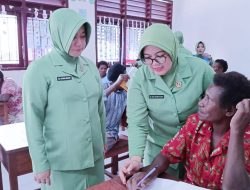 Persit KCK Cabang XXXV Galakkan Program Pemberantasan Buta Aksara di Lokasi TMMD