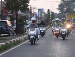 Kapolresta Cirebon Pimpin Patroli Humanis Polresta Cirebon Berikan Edukasi Helm, Bagi Bansos, dan Cegah Premanisme