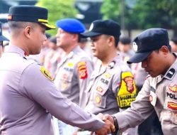 Personil Berprestasi Polsek Kotabaru Mendapatkan Penghargaan dari Kapolres Karawang