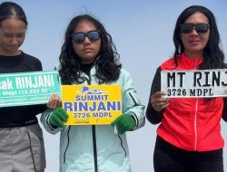 Atlit Remaja Putri FIGURE ICE SKATING Memanfaatkan Liburan Sekolah Dengan Mendaki Gunung Rinjani