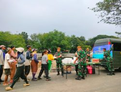 Prajurit Baterai Mayasura dari Batalyon Arhanud 6/Bay Mengadakan kegiatan Jumat Berbagi diwilayah Tanjung Priok Jakarta Utara.