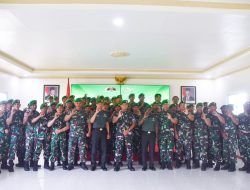 Dandim 1710/Mimika Lepas Dua Anggota Terbaiknya Untuk Melanjutkan Pengabdian Di Satuan Yang Lain